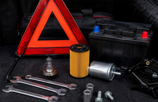 5 Must-Have Emergency Spare Parts In Your Car
